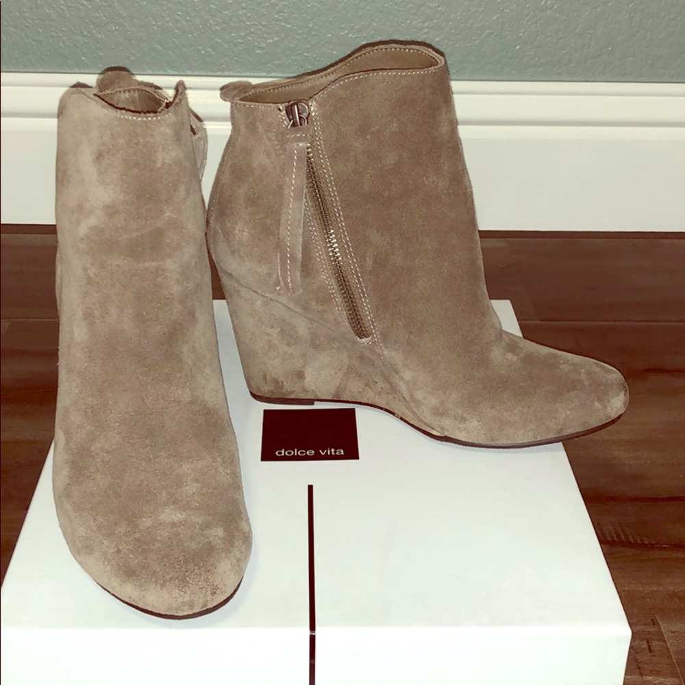Wedge suede booties